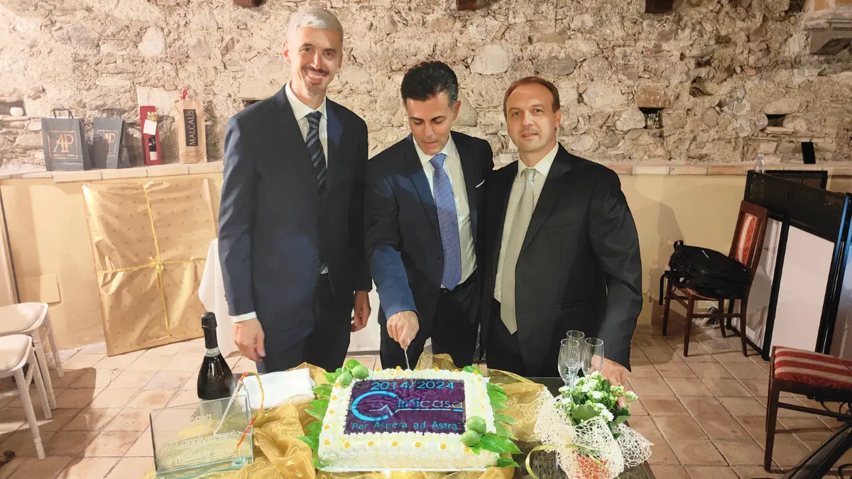 Clinicasa celebra 10 anni di eccellenza medica con una serata di gala a Giardini Naxos. Scopri il percorso innovativo e i progetti futuri del centro radiologico e polispecialistico